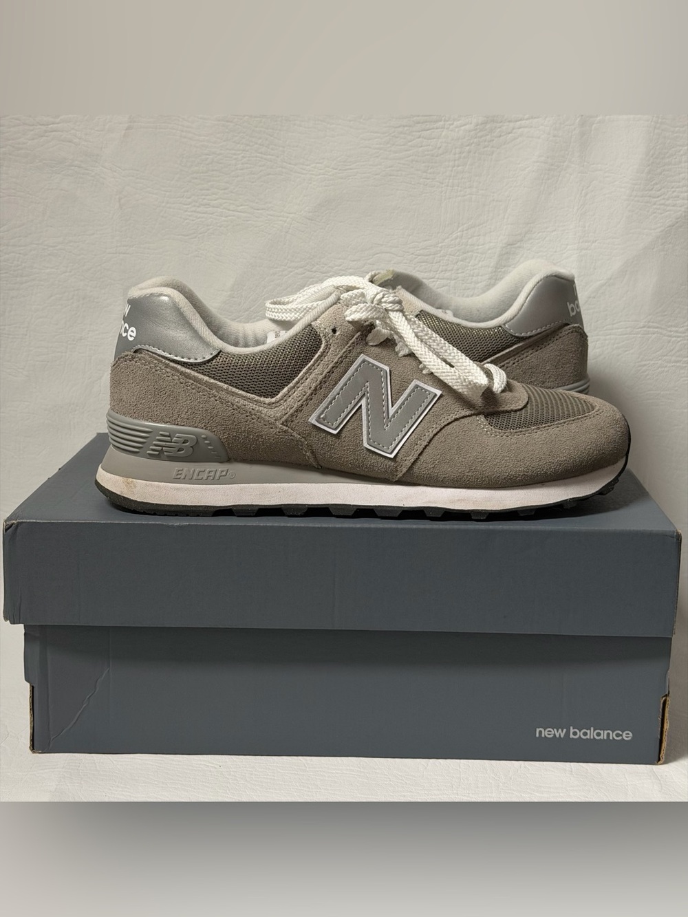 New Balance® (Women's Sz 9.5B)
574 Core Sneakers in Grey/NB
White - Picture 2 of 11
